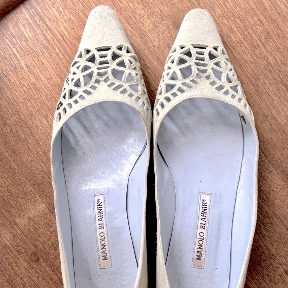 Manolo Blahnik Dove Gray Suede Die Cut Flats Sz 38.5 EU
